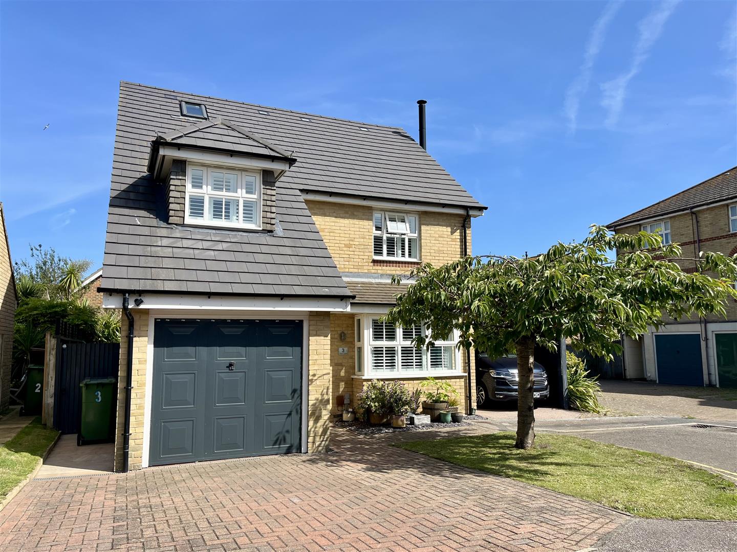 5 bed property in Oliver Close, Hastings
